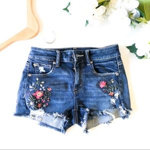 Embroidered Flower Dark Denim High Rise Jean Shorts.  Size 4